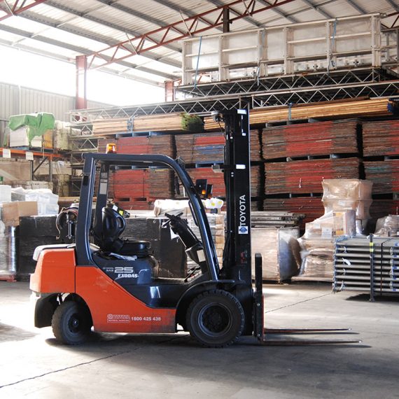 2 Forklift in Warehouse2